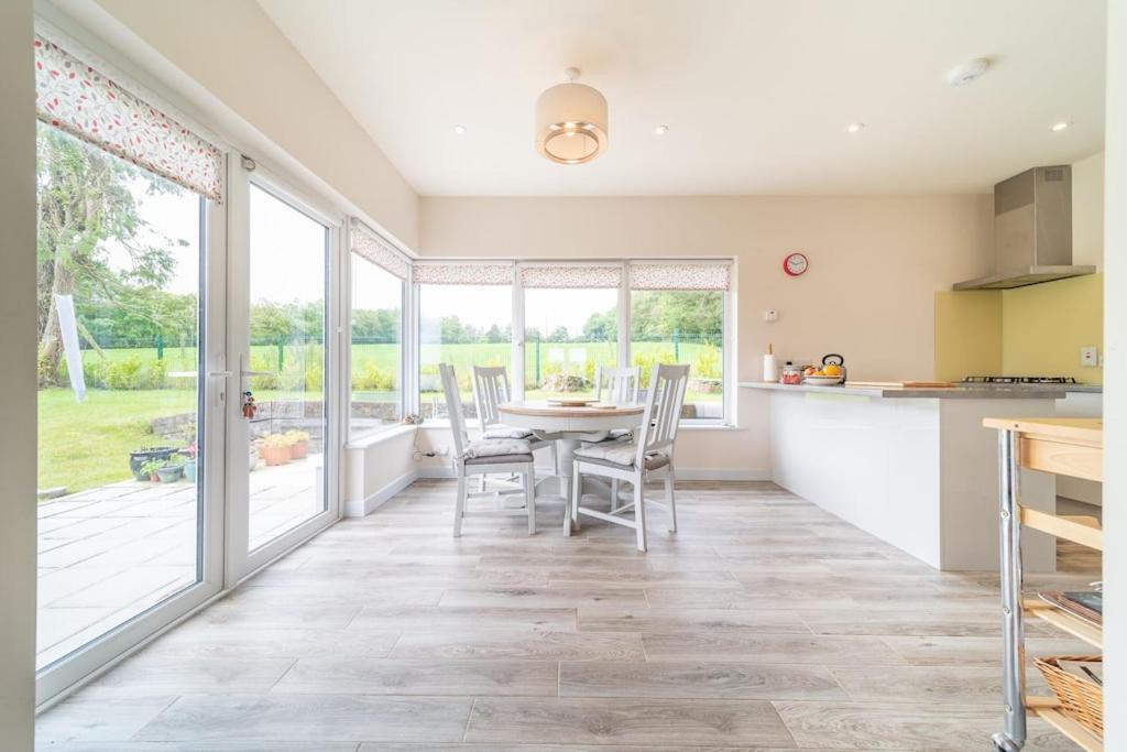 2 Bed Waterfront Property - Close To Courtmacsherry Корк Екстериор снимка