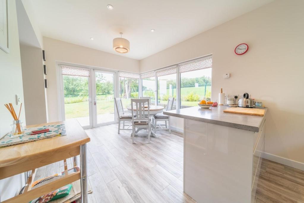 2 Bed Waterfront Property - Close To Courtmacsherry Корк Екстериор снимка